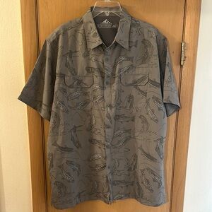 Croft & Barrow Men’s Quick Dry Fish Print Button Down Shirt Gray Size XL